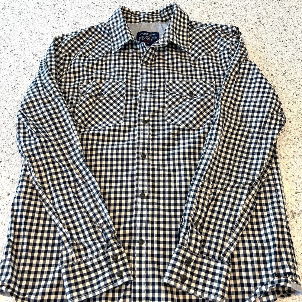 American Eagle long sleeve button up gingham shirt